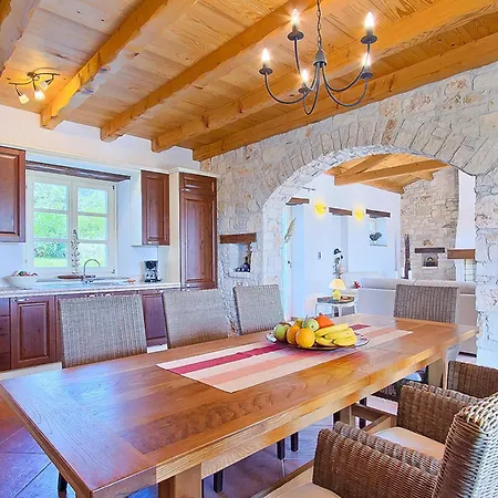 Livia Holiday home Sovinjak